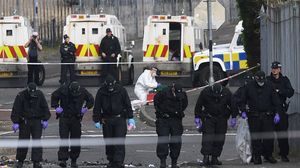 Polícia detém dois suspeitos relacionados com ataque de Londonderry Polícia detém dois suspeitos relacionados com ataque de Londonderry