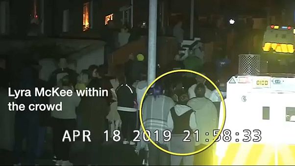 فيديو جديد للحظة مقتل صحفية في أعمال شغب بأيرلندا الشمالية فيديو جديد للحظة مقتل صحفية في أعمال شغب بأيرلندا الشمالية