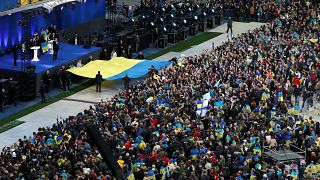 Debate de candidatos às presidenciais enche estádio na Ucrânia