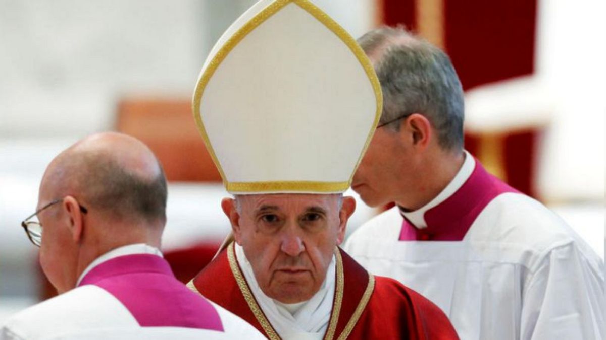 البابا يوصي بالمهاجرين خيرا في قداس الجمعة العظيمة