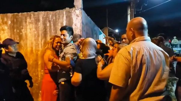 'Sicários' fazem 13 mortos em ataque a festa privada em Veracruz 'Sicários' fazem 13 mortos em ataque a festa privada em Veracruz