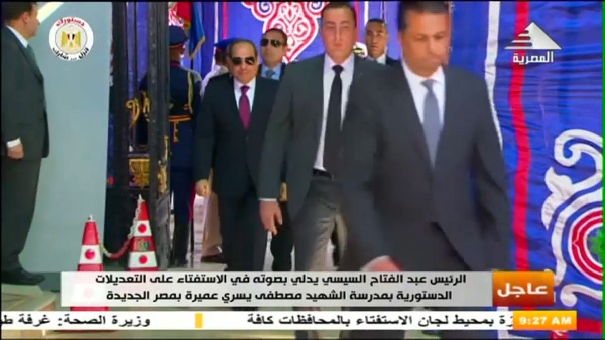 شاهد.. الرئيس المصري يدلي بصوته في استفتاء على تعديلات دستورية قد تمدد حكمه إلى 2030