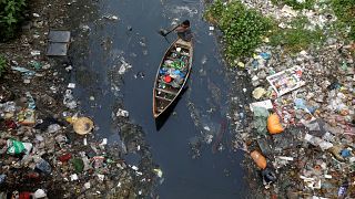 Plastik atıklar sadece kara ve denizi değil mikroplastikler yoluyla havayı da kirletiyor