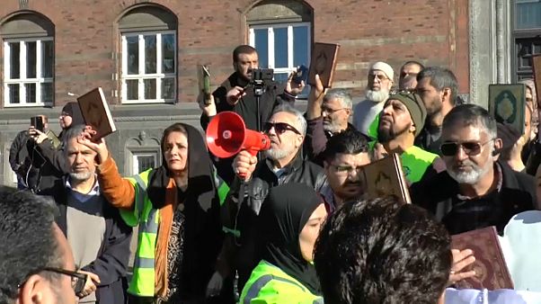 Danimarka'da Müslümanlar Kur'an yakma eylemini protesto etti Danimarka'da Müslümanlar Kur'an yakma eylemini protesto etti