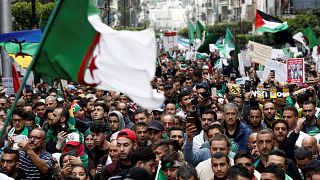 تظاهر الجزائريين في شوارع العاصمة يوم الجمعة