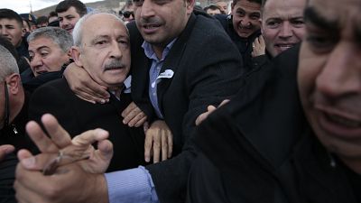Video: CHP lideri Kılıçdaroğlu'na cenaze töreninde saldırı düzenlendi  