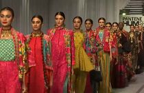 Восток и Запад сошлись: показ мод в Карачи