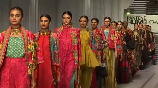 Восток и Запад сошлись: показ мод в Карачи