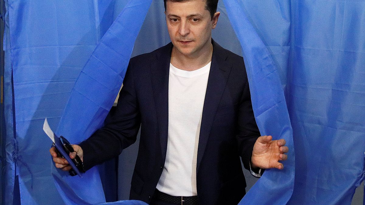 Ukrayna: Sandık çıkış oylarına göre şovmen Zelenskiy yüzde 72,7 oy oranıyla yeni devlet başkanı 