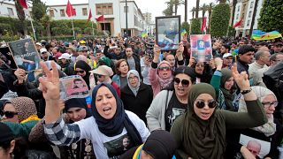 شاهد: آلاف المغاربة يتظاهرون بالرباط للمطالبة بالإفراج عن معتقلي حراك الريف