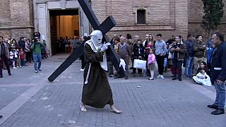 La lluvia permite que se celebren los últimos actos de la Semana Santa en España
