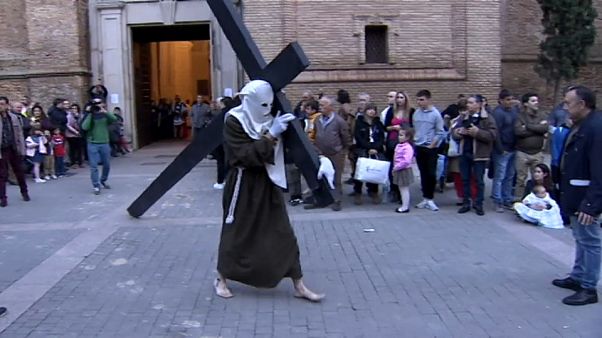 La lluvia permite que se celebren los últimos actos de la Semana Santa en España La lluvia permite que se celebren los últimos actos de la Semana Santa en España