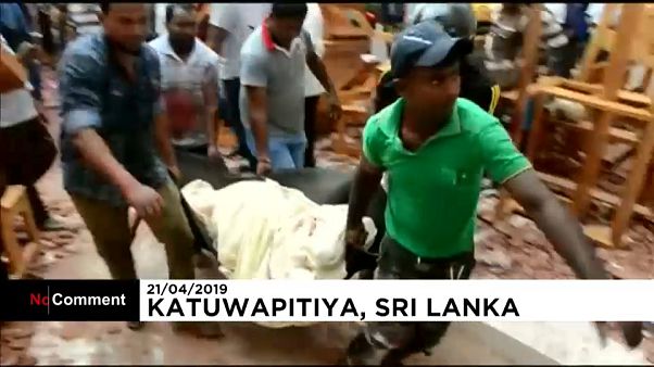 Atentados deixam Sri Lanka entre o caos e a tragédia Atentados deixam Sri Lanka entre o caos e a tragédia