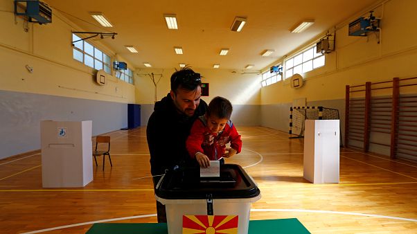 Kuzey Makedonya'da ilk sonuçlar ikinci turu işaret ediyor Kuzey Makedonya'da ilk sonuçlar ikinci turu işaret ediyor
