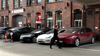 Tesla, park halindeyken aniden alev alan aracıyla ilgili inceleme başlattı