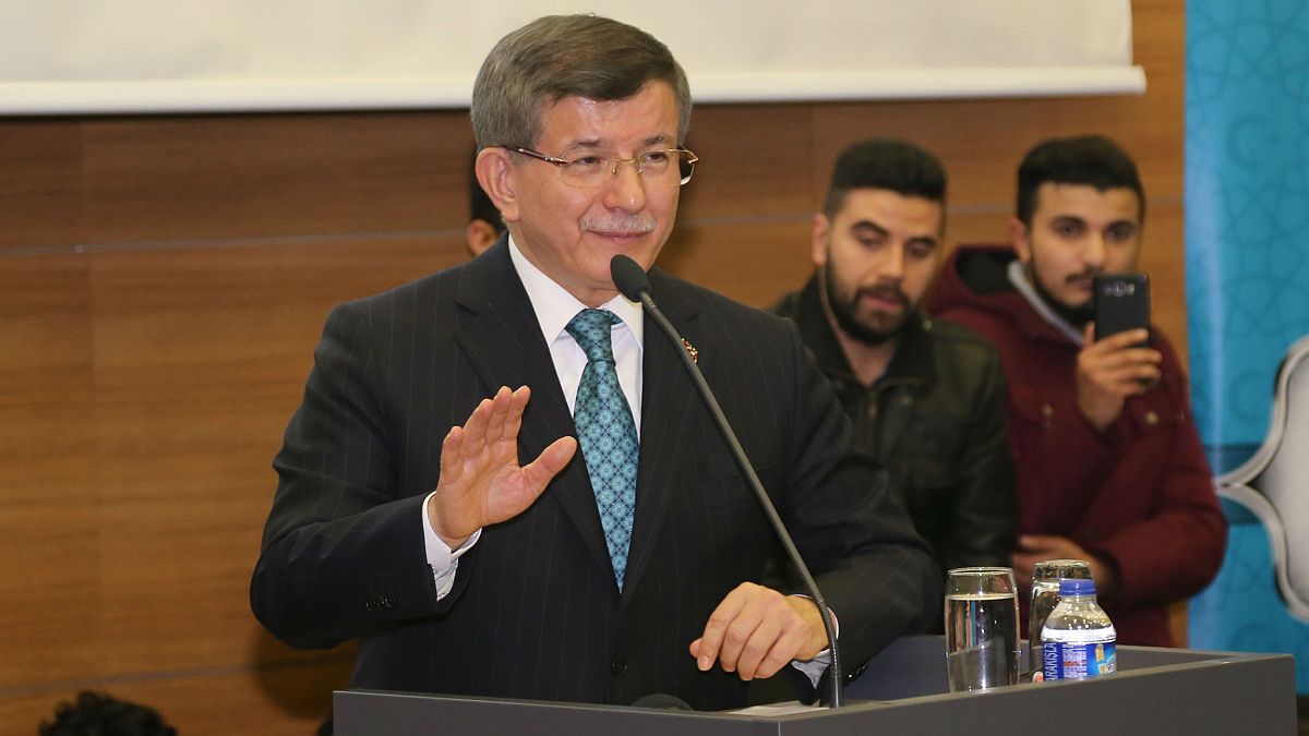 Davutoğlu AK Parti'yi eleştirdi