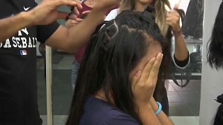 Venezuela: donne vendono i propri capelli per necessità