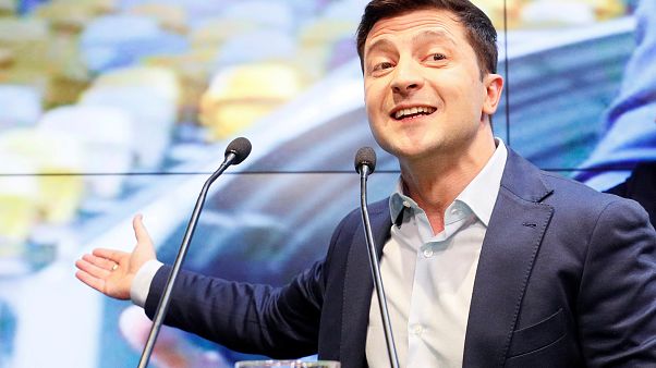 Не до шуток: первые шаги новоизбранного президента Не до шуток: первые шаги новоизбранного президента