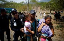 Macrorredada contra migrantes de una caravana en México