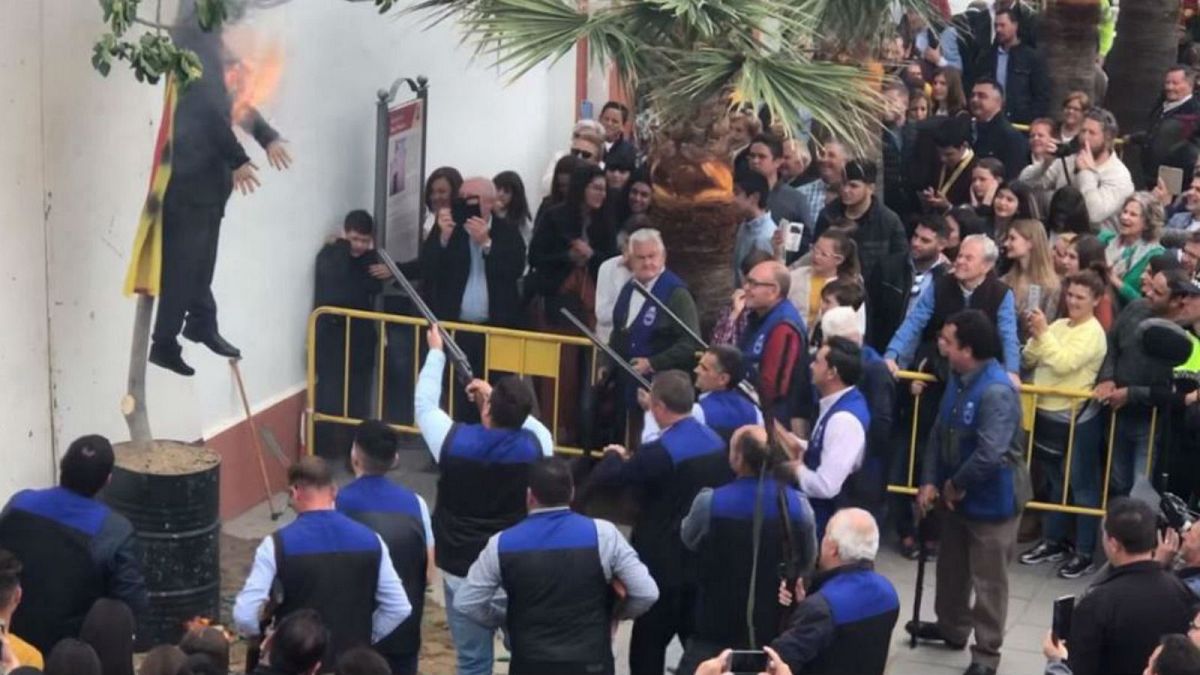 Locals in Spanish town shoot and burn Carles Puigdemont effigy