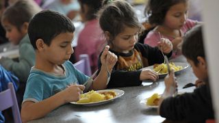 Fransa’da yoksul mahallelerdeki okullarda çocuklara ücretsiz kahvaltı verilecek