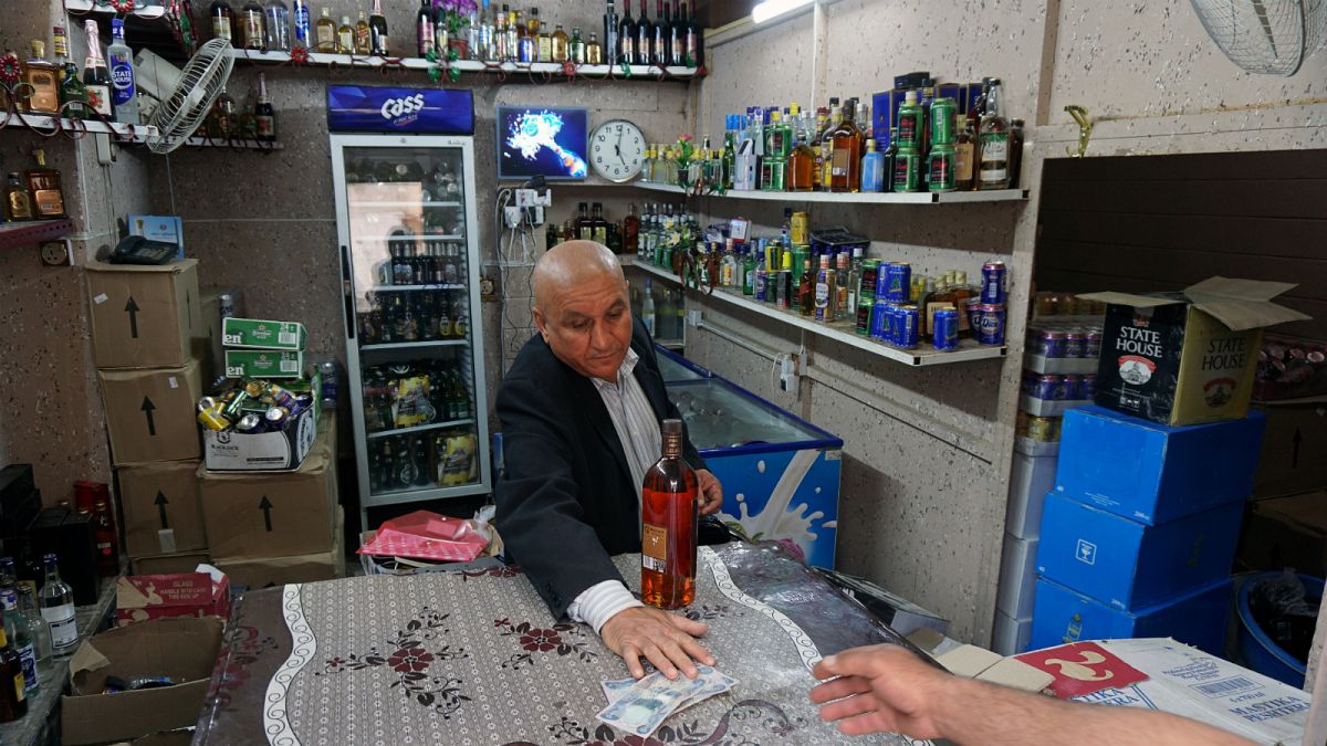 أحد متاجر بيع المشروبات الكحولية في الموصل