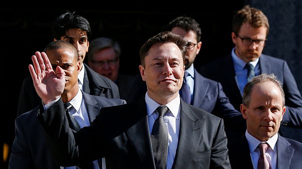 Elon Musk'tan 2020 tahmini: Tesla robot taksileriyle Uber ve Lyft'e rakip olacak Elon Musk'tan 2020 tahmini: Tesla robot taksileriyle Uber ve Lyft'e rakip olacak