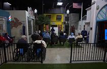 Video | Alzheimer hastaları için geçmişe götüren 'hatıra köyü' kuruldu