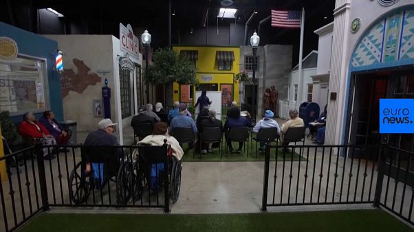 Video | Alzheimer hastaları için geçmişe götüren 'hatıra köyü' kuruldu Video | Alzheimer hastaları için geçmişe götüren 'hatıra köyü' kuruldu