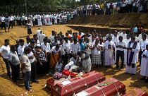 مراسم دفن عدد من ضحايا التفجيرات