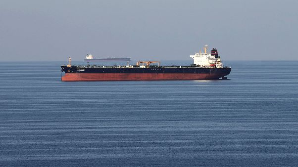 السعودية تنقذ سفينة نفط إيرانية السعودية تنقذ سفينة نفط إيرانية