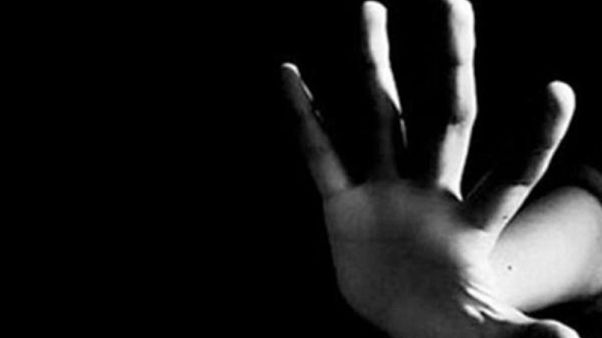Küçükçekmece'de 5 yaşındaki kız çocuğuna tecavüz iddiası: Halk sokağa indi Küçükçekmece'de 5 yaşındaki kız çocuğuna tecavüz iddiası: Halk sokağa indi