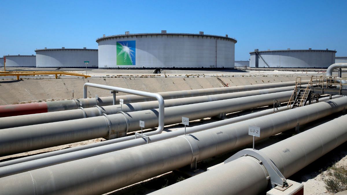 وزیر انرژی عربستان: تعادل نفت را در بازارهای جهانی کنترل می‌کنیم