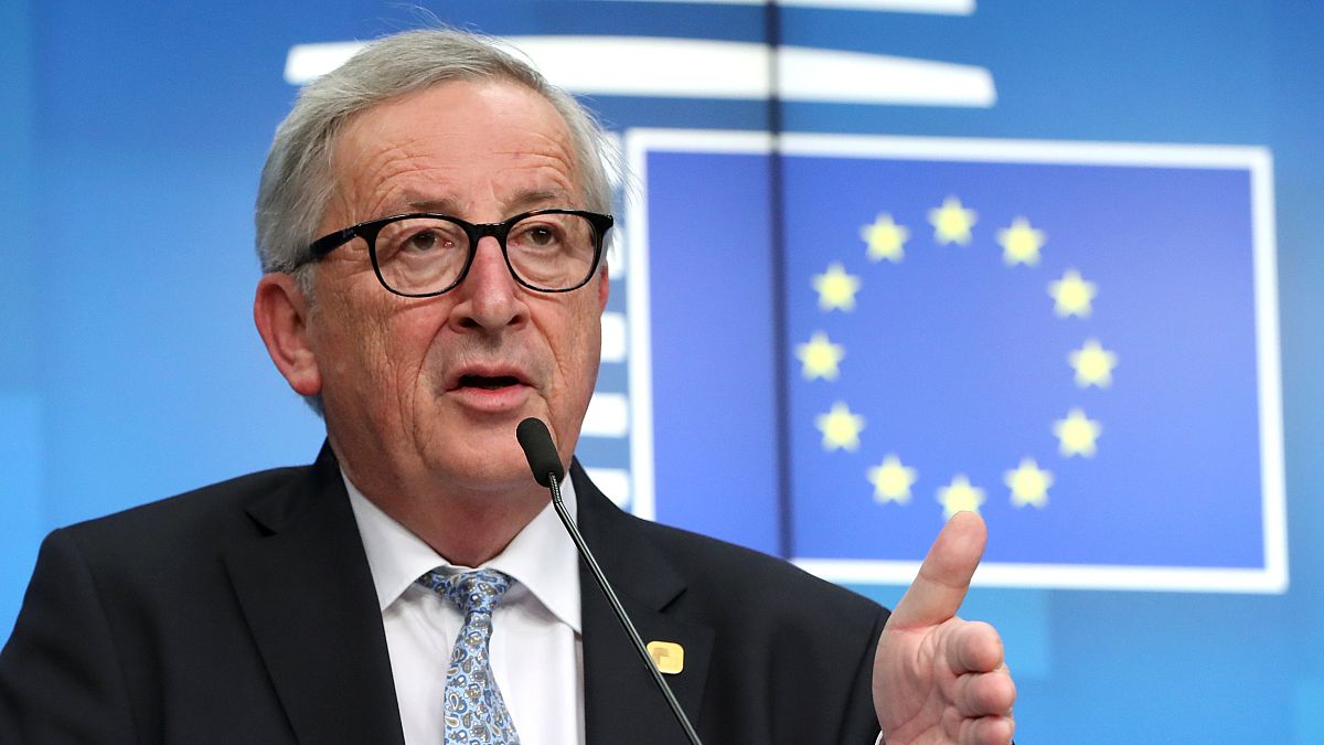 Nem mondta Juncker, hogy "húsvéttól visszalőnek"