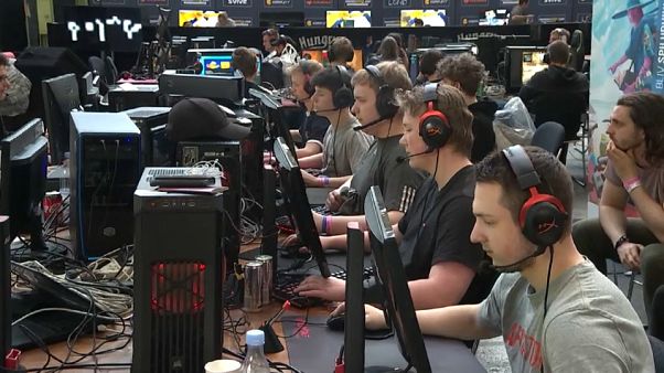 Exército dinamarquês quer recrutar "gamers" Exército dinamarquês quer recrutar "gamers"