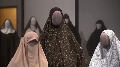 Kudüs'te 3 semavi dine mensup kadın kıyafetleri sergisi