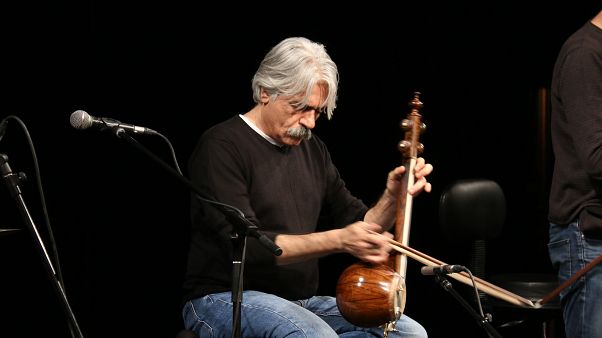 کیهان کلهر به يورونيوز: حرفم را با موسیقیام میزنم کیهان کلهر به يورونيوز: حرفم را با موسیقیام میزنم