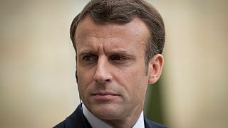 Θύμα δύο Ρώσων φαρσέρ έπεσε ο πρόεδρος της Γαλλίας Εμανουέλ Μακρόν