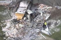 Video: ABD'de yoldan çıkan tır müstakil evi enkaza çevirdi