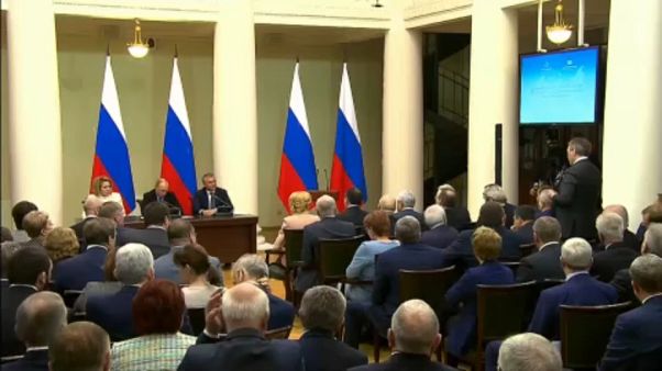 Mosca sfida Kiev con i passaporti Mosca sfida Kiev con i passaporti