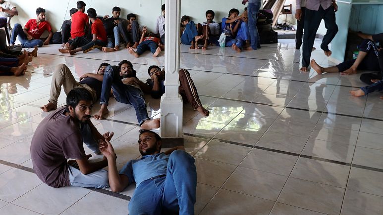 اللاجئون الباكستانيون في مسجد الأحمدية