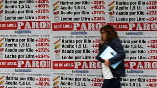 Argentina vive un "miércoles negro" con el dólar y prima de riesgo disparados