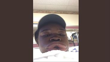 شاهد ماذا حدث لفتاة أمريكية قررت تناول شطيرة هامبورغر