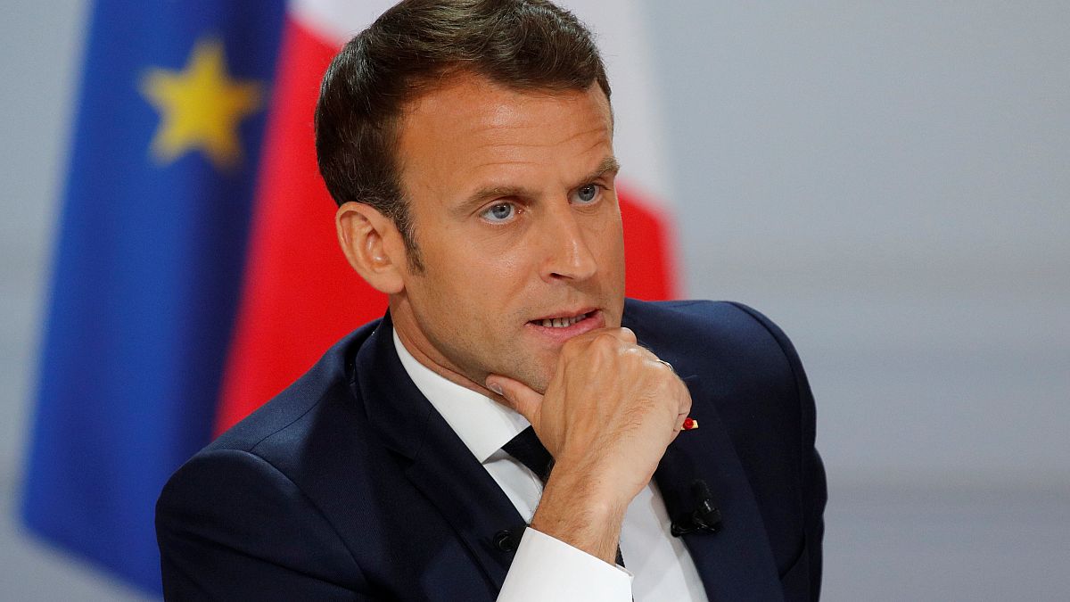 Le promesse di Macron: "Meno tasse, ma bisogna lavorare di più"