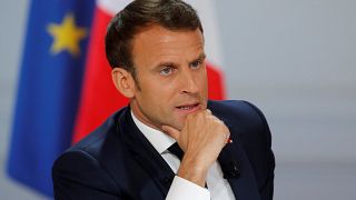 Le promesse di Macron: "Meno tasse, ma bisogna lavorare di più"