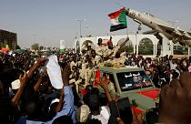 اعتراضات سودان؛ تحصن معترضان در برابر وزارت دفاع با همراهی قضات