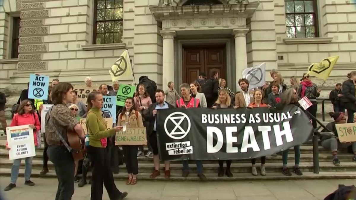 Klimaaktivisten in London: "Business as usual = Tod" 