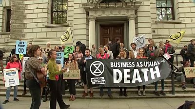 Ecologistas bloqueiam bolsa de Londres