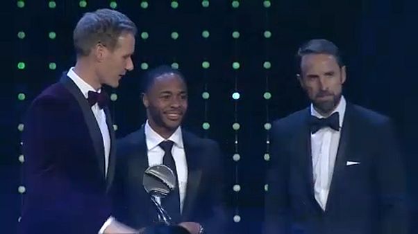 Racismo: Raheem Sterling recebe prémio Racismo: Raheem Sterling recebe prémio