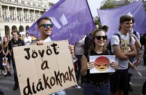 A diáktüntetők felszólították Orbánt, hogy tegye le a nyelvvizsgát